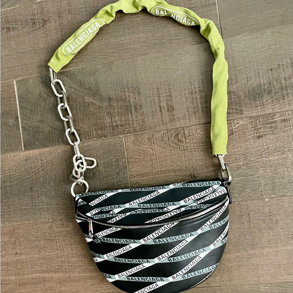 SALE!!! Balenciaga Souvenir Logo Belt Bag - 100% AUTHENTIC!!! - Picture 5 of 10